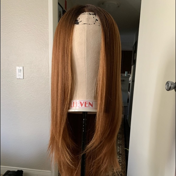 Lace front wig with melted hairline - Picture 6 of 10